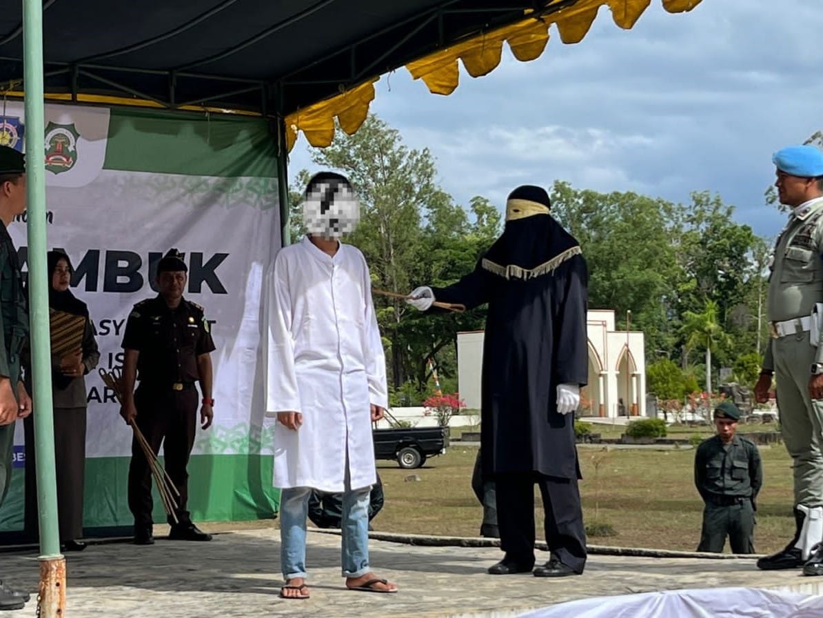 45e6b9bf-157c-4945-abda-2e944f82276a Empat Terpidana Dijatuhi Cambuk di Jantho