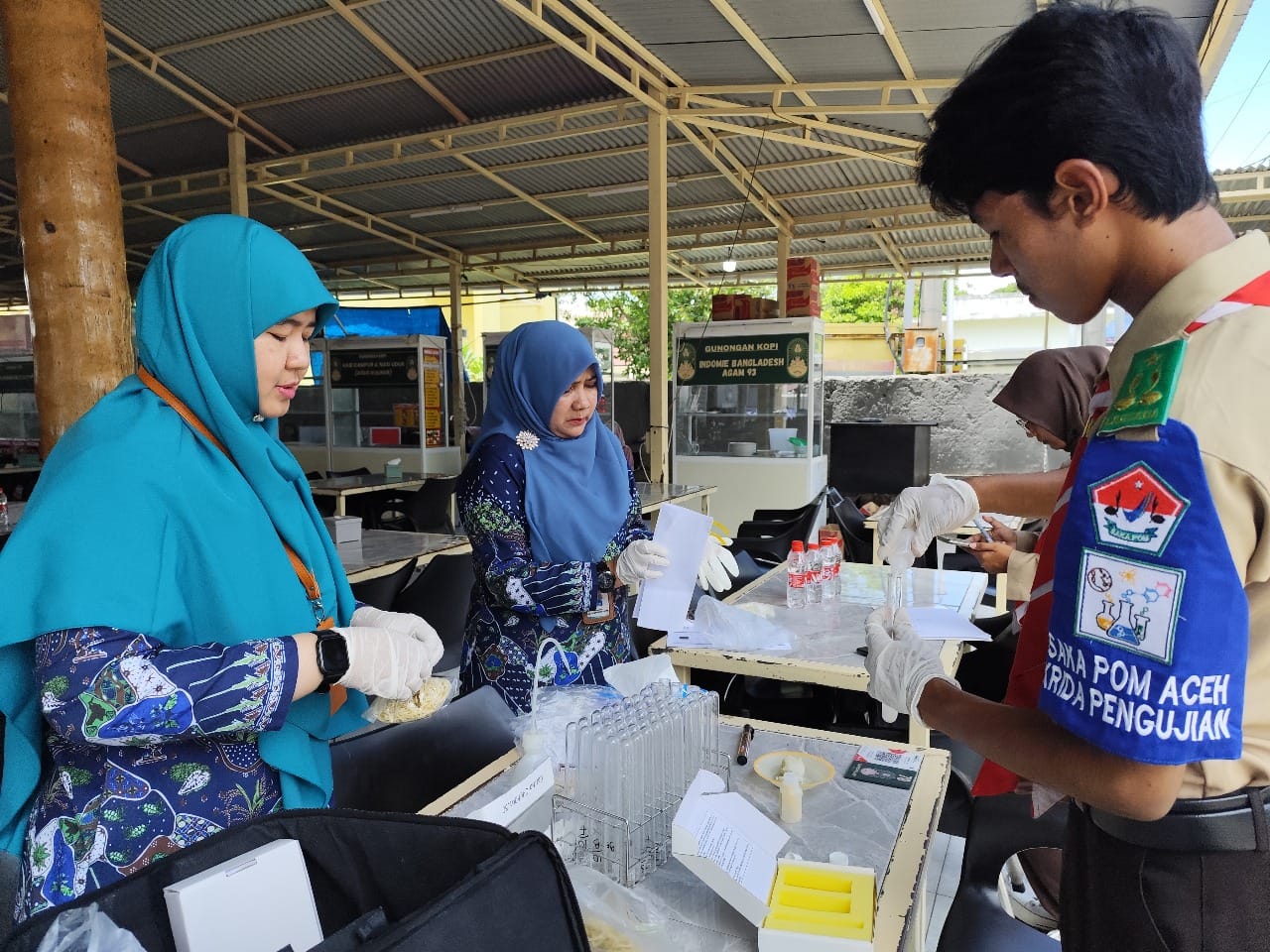 57ea100b-073d-4329-841a-2f707fb6975c Sisir Warung Kopi, BPOM Temukan Mie dan Kerupuk Diduga Berbahan Berbahaya