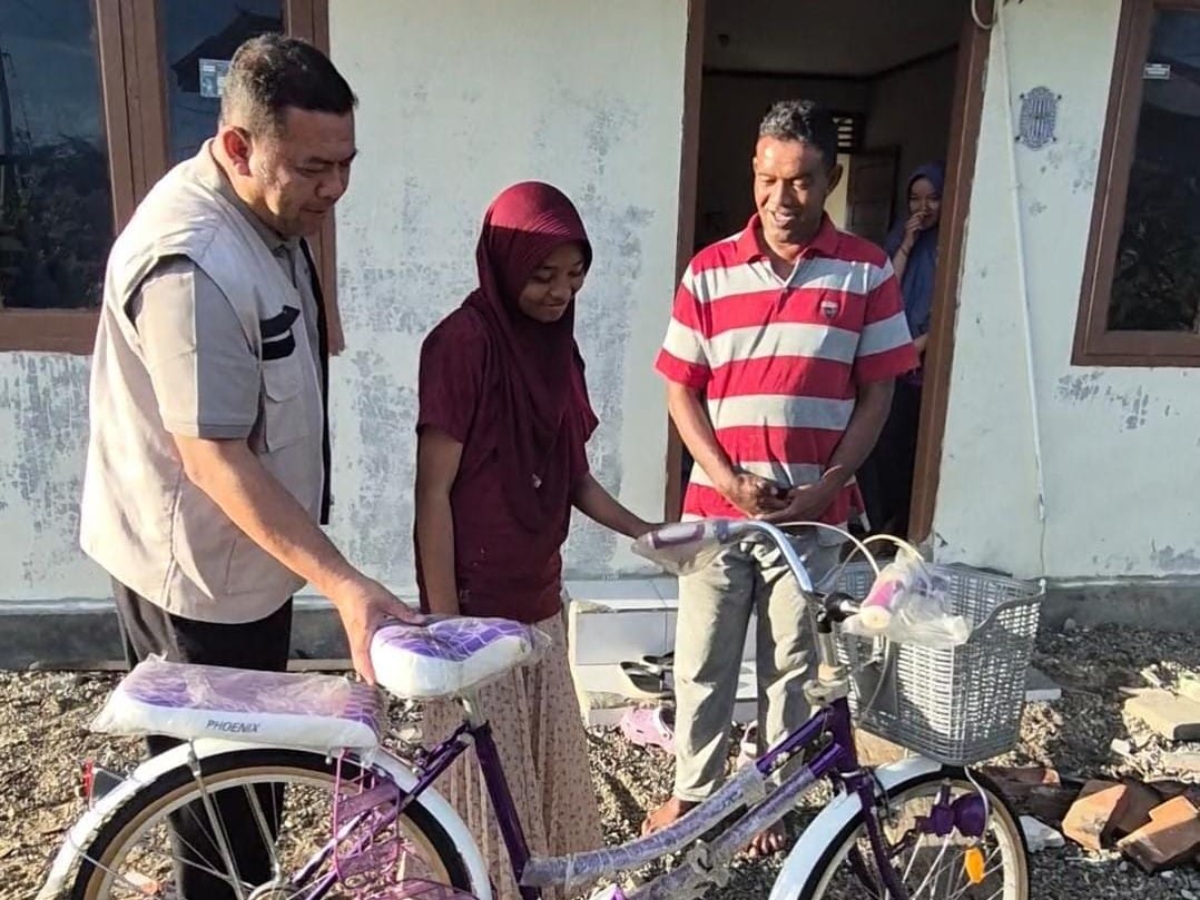 c5a9d9ca-b955-450f-8281-2d3a30e8e29a Sepeda Gratis BFLF Antar Aura Kembali ke Bangku Sekolah