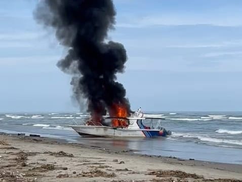 Speedboat KKP Dibakar di Pesisir Selatan