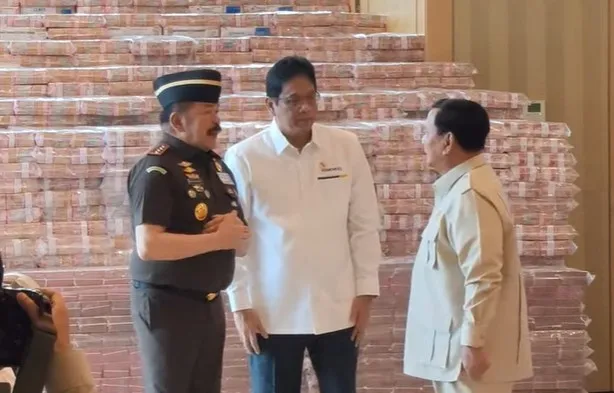 Prabowo Sentil Sektor Tambang usai Kejagung Serahkan Uang Sitaan Korupsi CPO Rp13 Triliun
