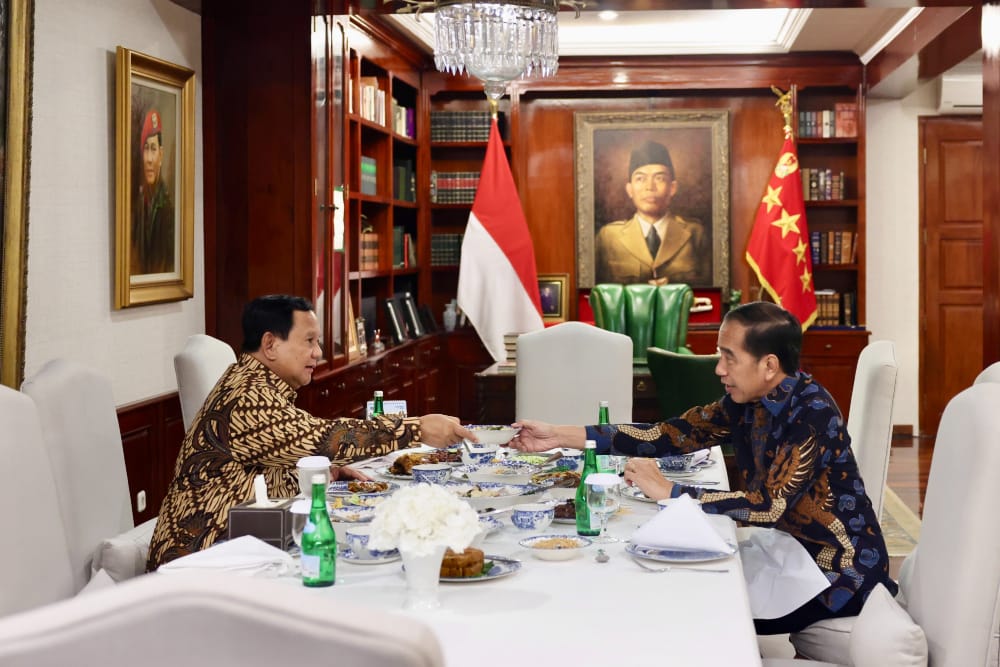 Mensesneg Ungkap Isi Obrolan 2 Jam Prabowo dan Jokowi di Kertanegara