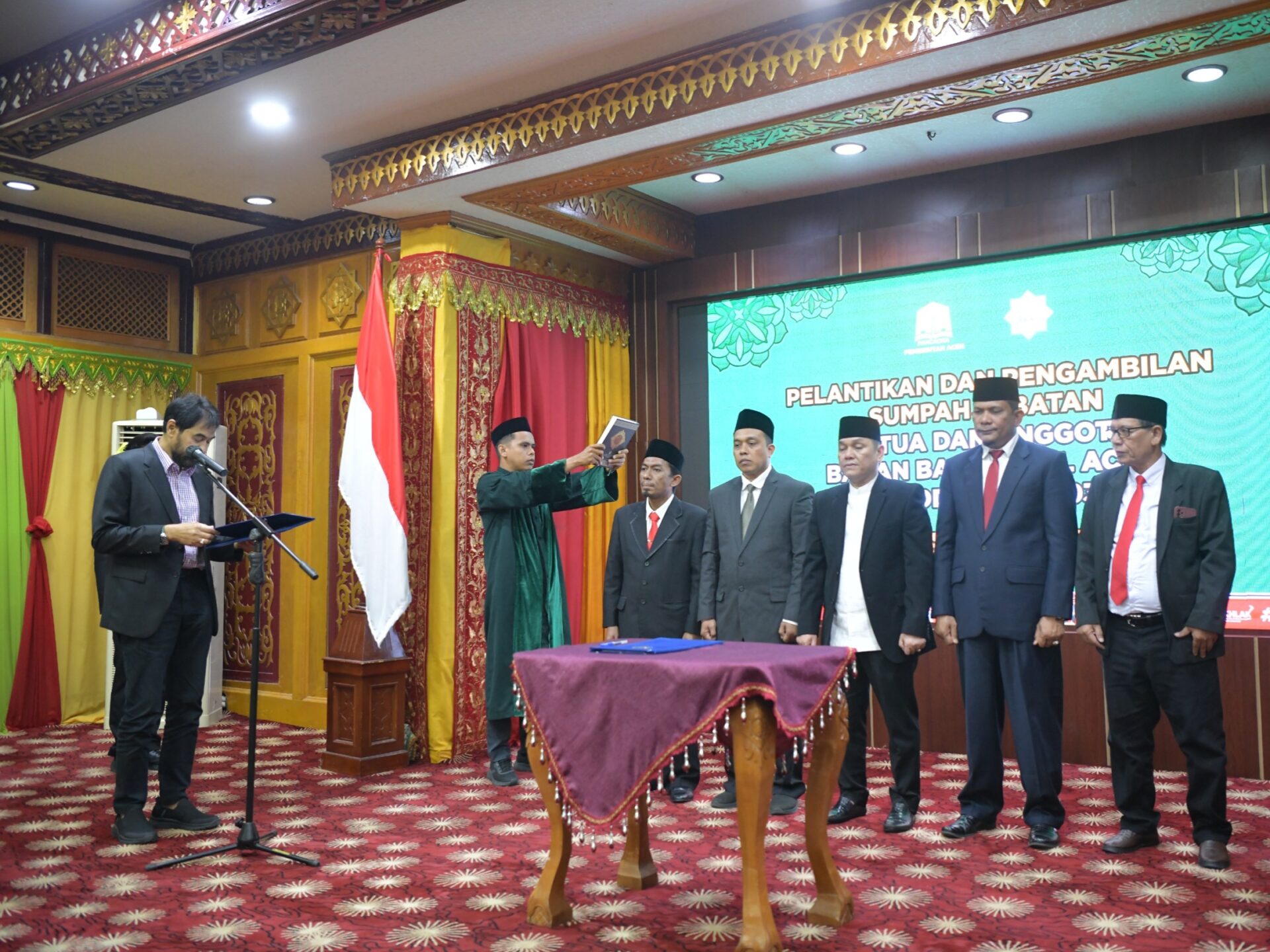 1763397246148 Mualem Lantik Ketua dan Anggota Baitul Mal Aceh Periode 2025–2030