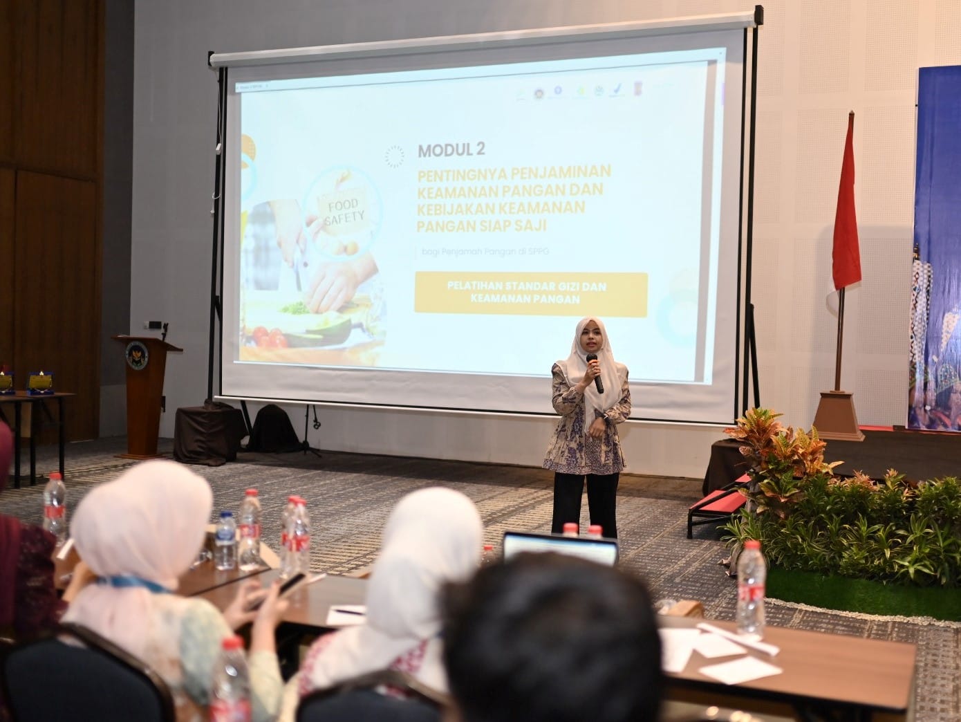 826d83ea-53bc-450a-8640-5ec0eaa5c40a BPOM Latih 1.850 Penjamah Makanan, Perkuat Garda Program MBG