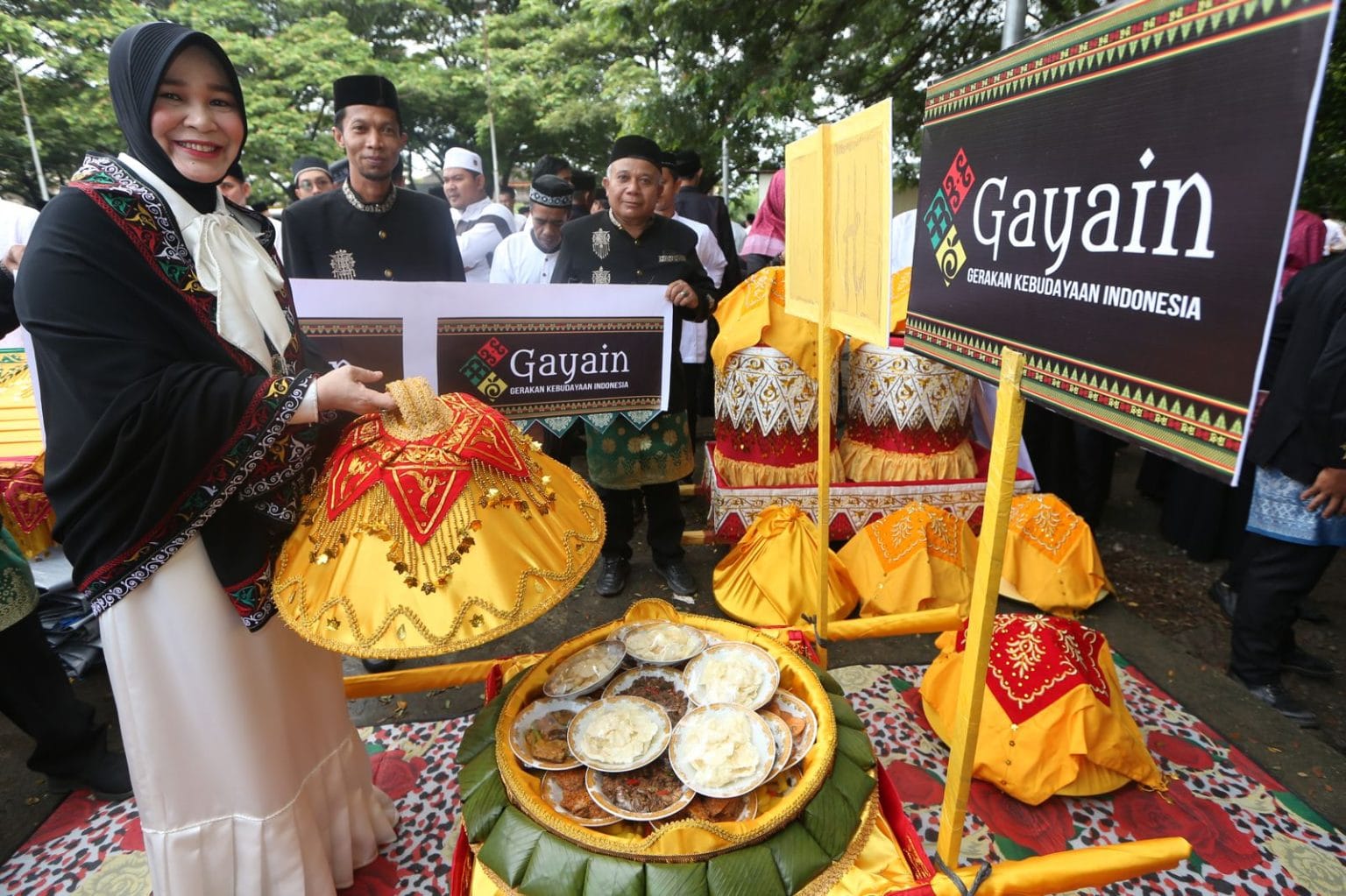 IMG-20251124-WA0009-1536x1023 Parade Idang Meulapeh Awali Rangkaian Maulid Raya di Blang Padang