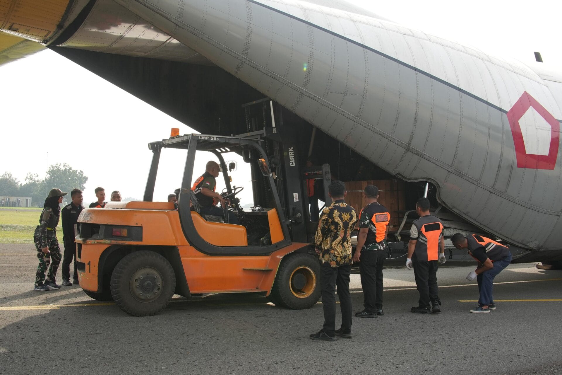 ‎Prabowo Perintahkan Pengiriman Bantuan Darurat ke Tiga Provinsi Terdampak Bencana
