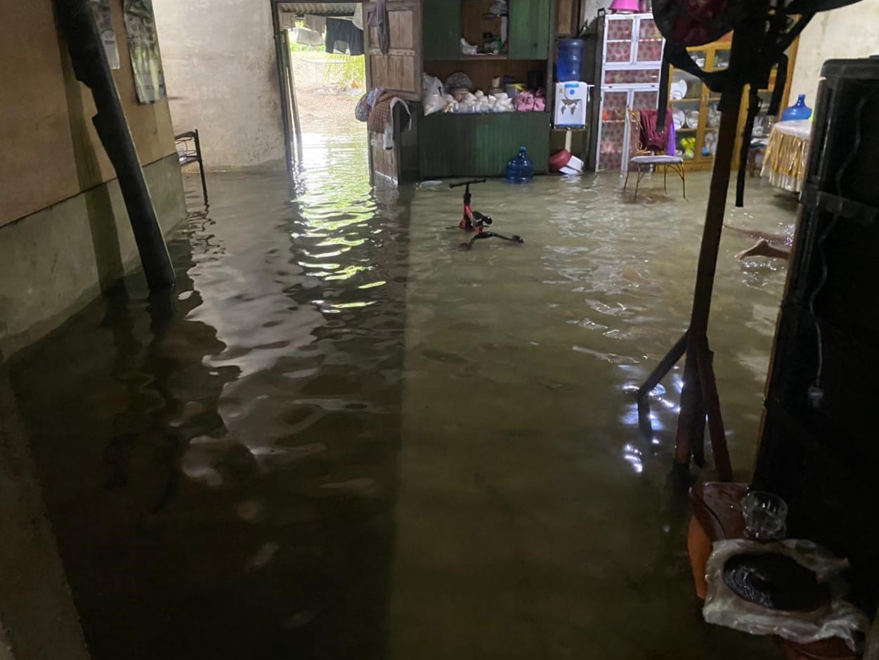 b6d14e63-675b-480e-bf25-801f5fd447a6 Banjir Rendam Puluhan Rumah di Pasie Lembang, Jalur Tapaktuan–Medan Lumpuh