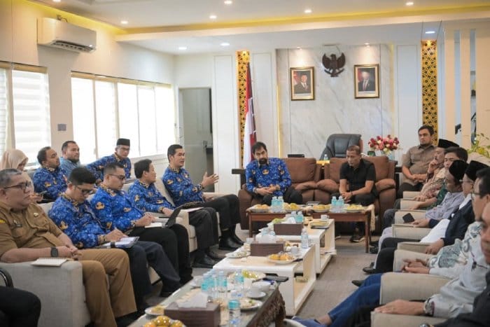 whatsapp_image_2025-11-03_at_2152331 Gubernur dan DPRA Bahas Rancangan APBA 2026