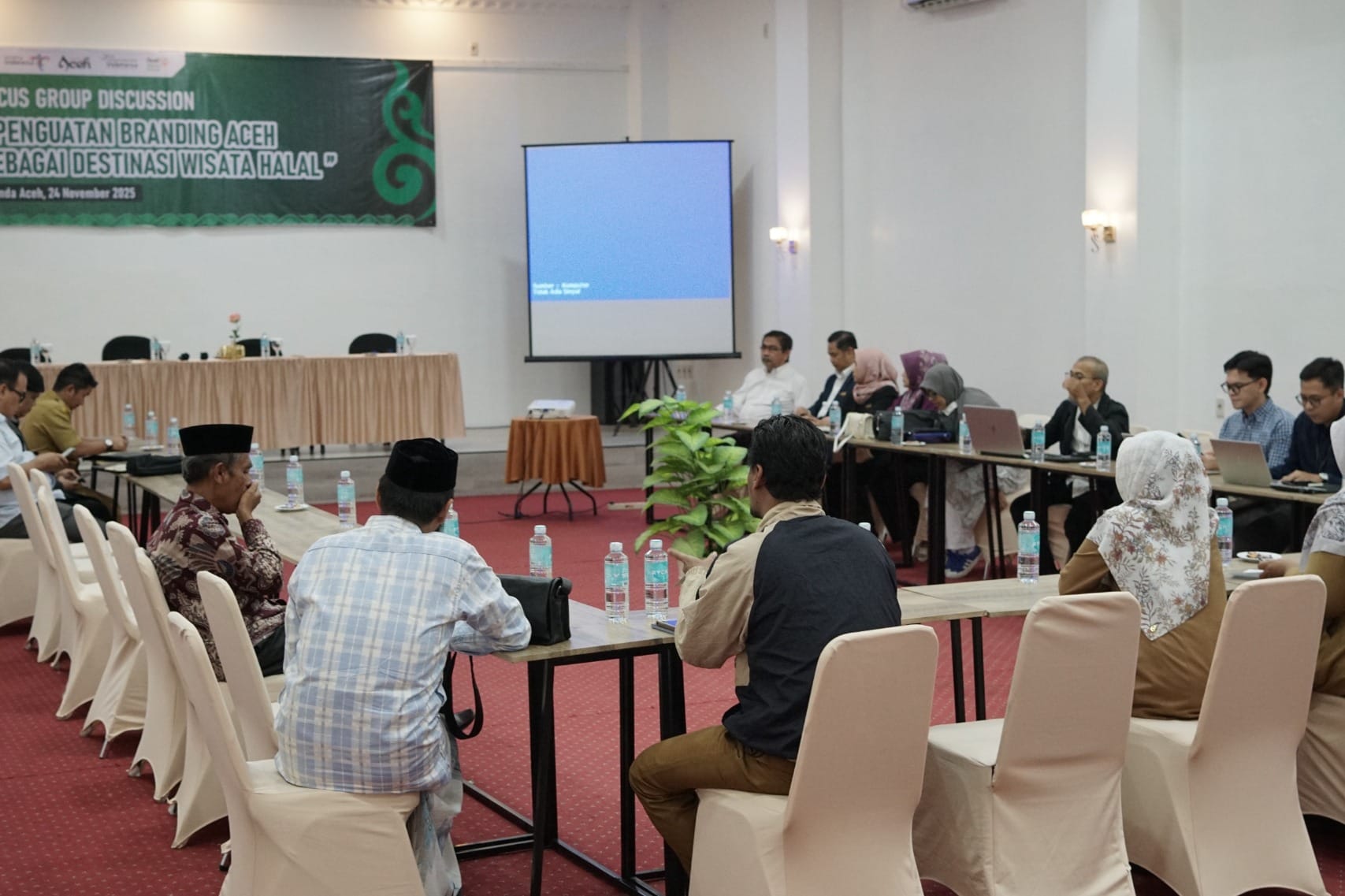 whatsapp_image_2025_11_24_at_11_14_27_71 Disbudpar Aceh Ajak Pemangku Kepentingan Perkuat Ekosistem Wisata Halal