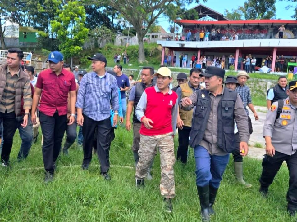 1764584155241 Gunakan Helikopter, Wagub Tinjau Warga Terdampak Banjir di Aceh Tengah