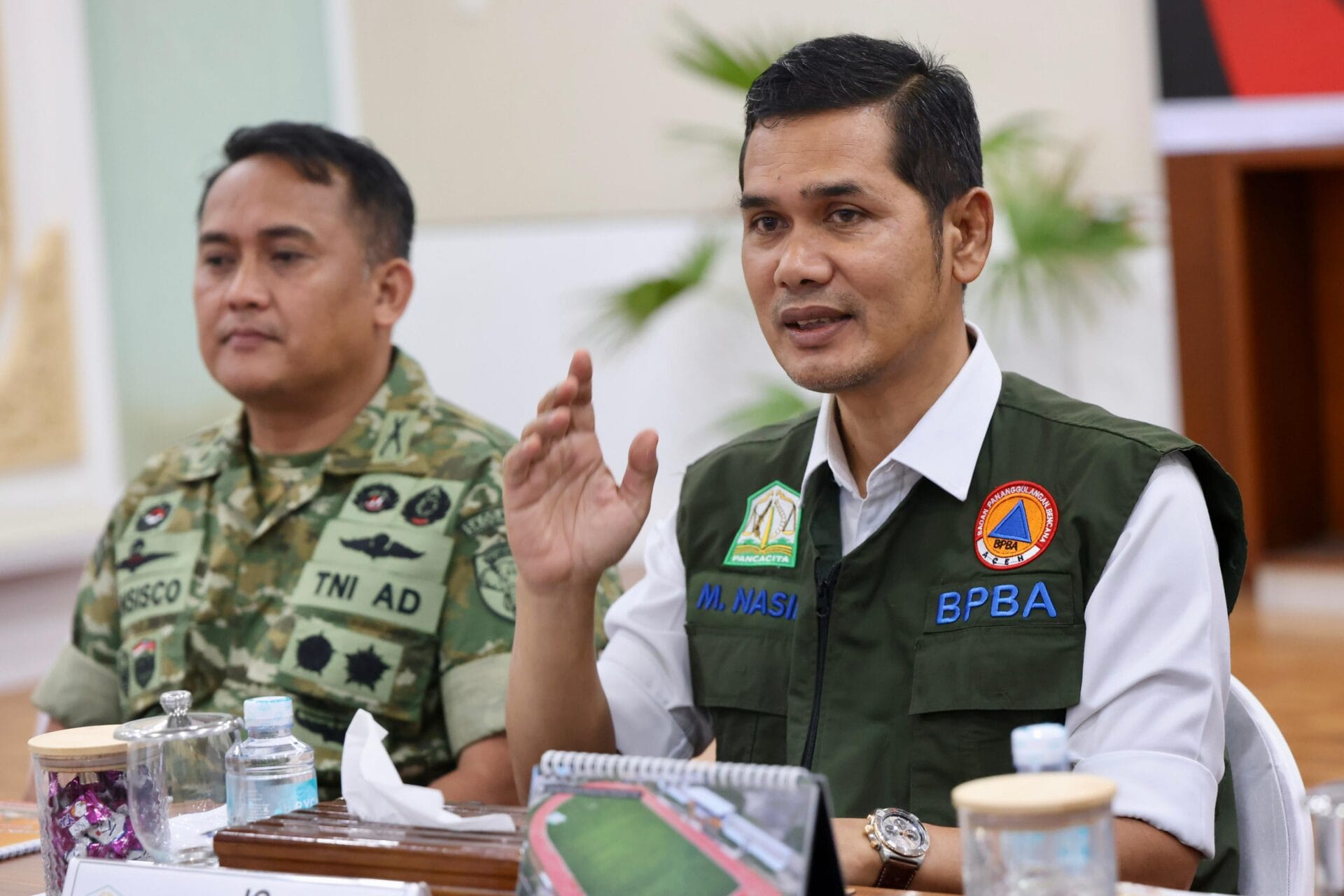 20251130-img-20251130-wa0176 Pemerintah Aceh Prioritaskan Evakuasi dan Pembukaan Akses ke Wilayah Terisolir