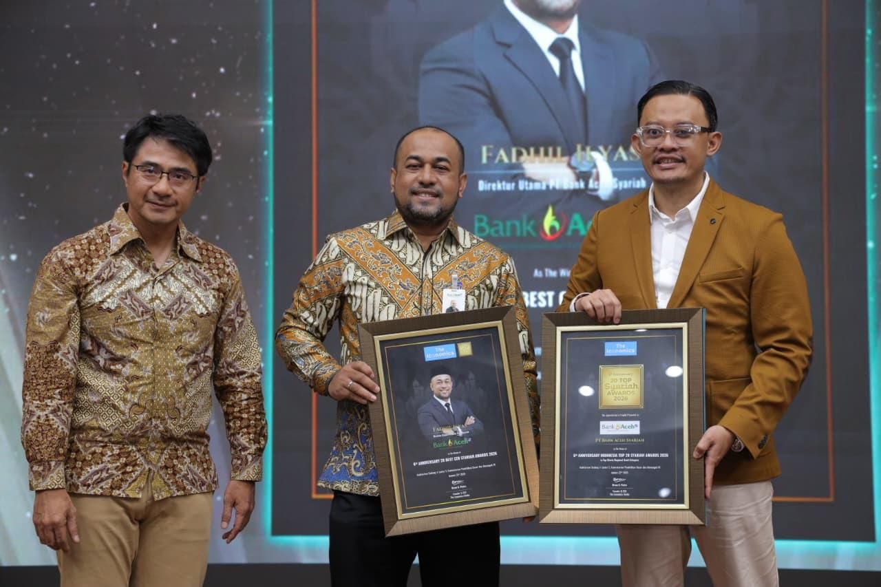 Bank Aceh Raih Top Sharia Regional Bank, Fadhil Ilyas Dinobatkan sebagai Best CEO Syariah