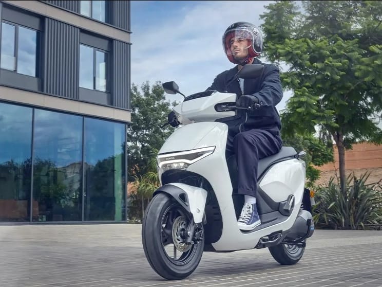 Tips Berkendara Aman di Bulan Ramadan agar Ibadah Tetap Maksimal