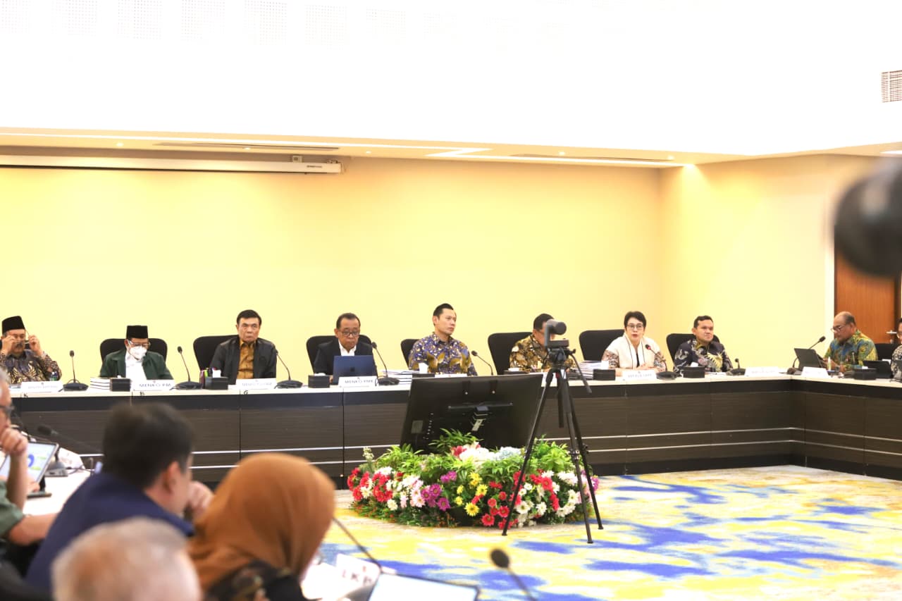 Wakil Gubernur Aceh, Fadhlullah, SE menghadiri Rapat Koordinasi Tingkat Menteri Satgas Rehabilitasi & Rekontruksi Pascabencana di Provinsi Aceh, Provinsi Sumatera Utara & Provinsi Sumatera Barat di Ruang Rapat Lantai 14, Gedung Kemenko PMK, Jakarta Pusat, Jum'at, 27 Februari 2026. FOTO/Humas Aceh.