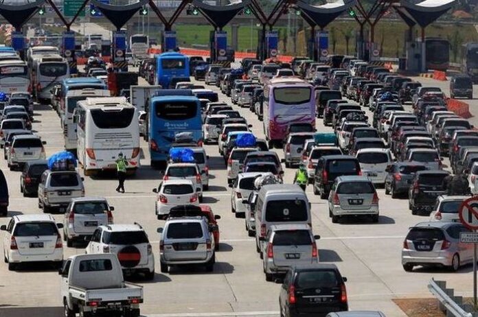 25 Persen Kendaraan Sudah Keluar dari Jakarta saat mudik lebaran 2026. Foto:firstindonesiamagz. 25 Persen Kendaraan Sudah Keluar dari Jakarta saat mudik lebaran 2026. Foto:firstindonesiamagz.