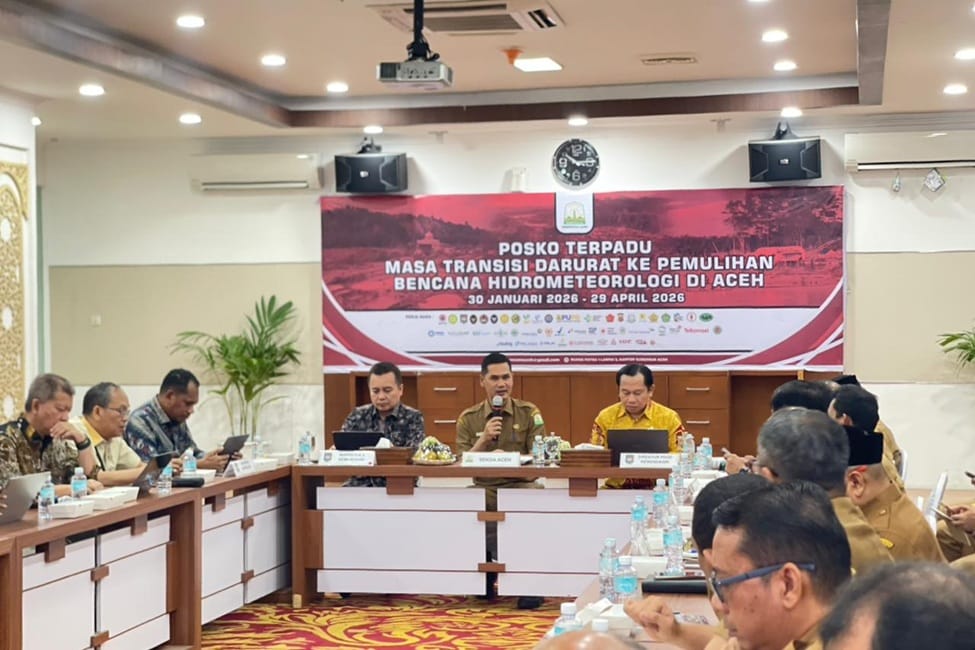 Sekda Aceh Muhammad Nasir bersama tim Itjen Kemendagri menggelar rapat monitoring dan evaluasi penggunaan tambahan anggaran Transfer ke Daerah (TKD) 2026 bersama beberpa Kepala SKPA di Kantor Gubernur Aceh, Senin (30/1/2026). Foto: Humas Aceh Sekda Aceh Muhammad Nasir bersama tim Itjen Kemendagri menggelar rapat monitoring dan evaluasi penggunaan tambahan anggaran Transfer ke Daerah (TKD) 2026 bersama beberpa Kepala SKPA di Kantor Gubernur Aceh, Senin (30/1/2026). Foto: Humas Aceh