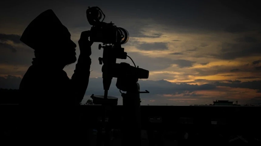 Ilustrasi rukyatul hilal. (Foto: NU Online/Suwitno)