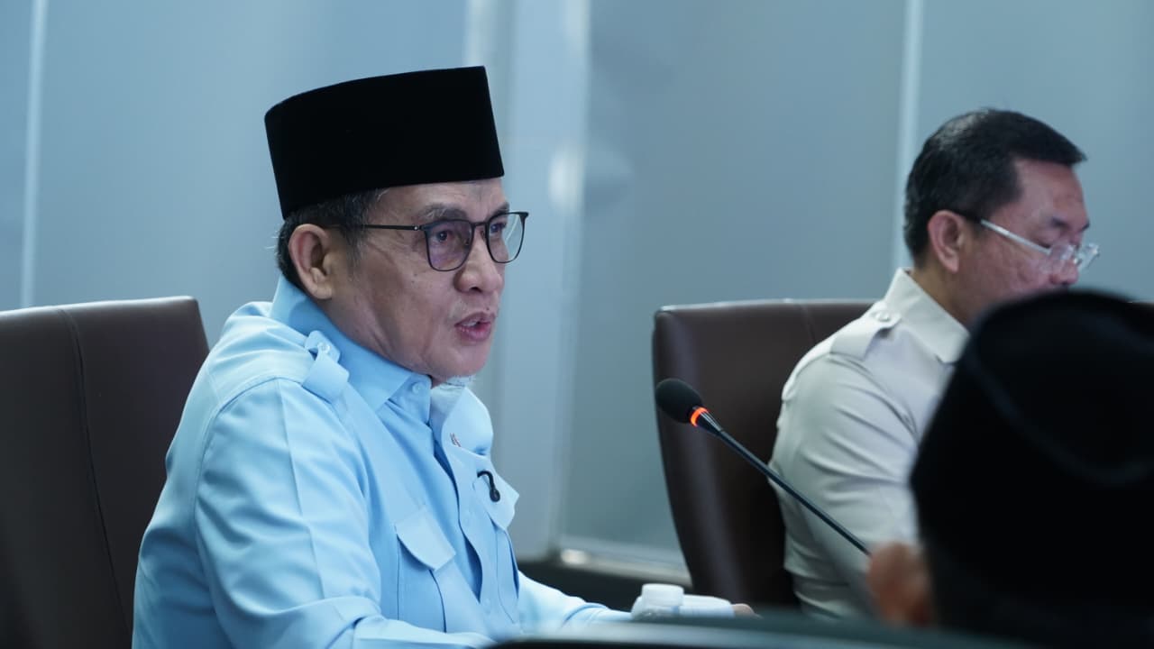 Wakil Menteri Agama Muhammad Syafi'i dalam Rapat Koordinasi Penyelarasan Data Penerima Manfaat MBG pada lingkup ibu hamil, ibu menyusui, balita, dan santri di Kantor Badan Gizi Nasional, Jakarta, Kamis (23/4/2026). Foto: Dok. Kemenag