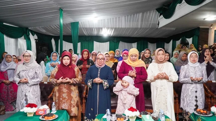 Doa bersama dalam acara Halal Bihalal dan Tasyakur Harlah Ke-80 Muslimat NU yang digelar di Jakarta, pada Kamis (2/4/2026). (Foto: NU Online/Suci)