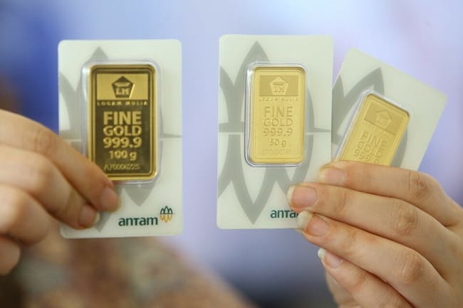 Ilustrasi emas batangan Antam. (BeritaSatu Photo/Ruht Semiono)