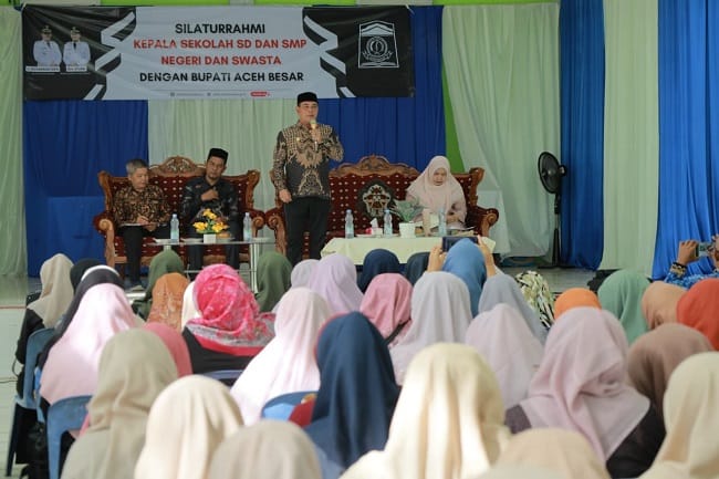 Bupati Aceh Besar Muharram Idris bertemu dengan Kepala Sekolah SD/SMP Negeri dan Swasta di UDKP Indrapuri, Kamis (02/04/2026). FOTO/MC ACEH BESAR