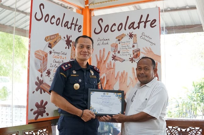 Bea Cukai Banda Aceh Laksanakan Customs Visit Customers (CVC) dan Serahkan Sertifikat UMKM Binaan kepada CV. Aceh Socolatte