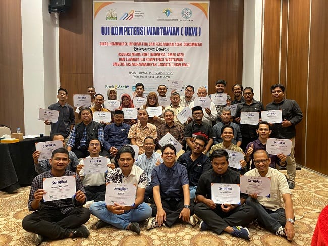Sebanyak 28 wartawan di Aceh berhasil meraih predikat kompeten dalam Uji Kompetensi Wartawan (UKW) yang digelar oleh Dinas Komunikasi, Informatika, dan Persandian Aceh bersama Asosiasi Media Siber Indonesia Aceh dan Lembaga Uji Kompetensi Wartawan Universitas Muhammadiyah Jakarta (LUKW UMJ) di Hotel Ayani Banda Aceh, 16-17 April 2026. Foto panitia.