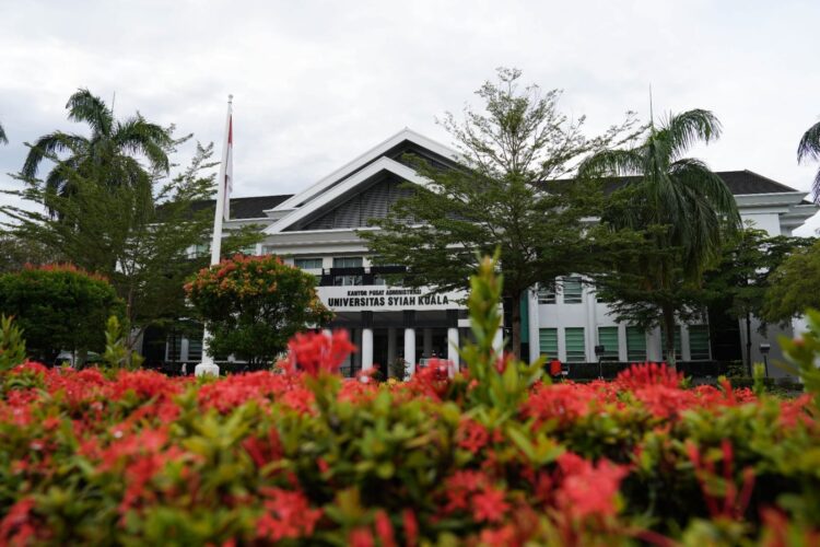 Kantor Pusat Administrasi Universitas Syiah Kuala. Foto: Humas