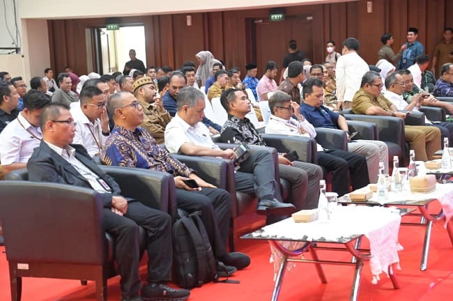 Analis Kebijakan Ahli Muda Bagian Perekonomian Setdakab Aceh Besar, Achsani Taqwim, S.Sos., MPM, mengikuti Aceh Ekonomi Forum April 2026 Bank Indonesia di AAC Dayan Dawood, USK Darussalam, Banda Aceh, Senin (27/4/2026). FOTO/ MC ACEH BESAR