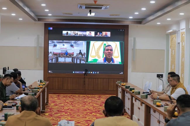 Pemerintah Aceh tetapkan Status Transisi Darurat Pemulihan Pascabencana Hidrometeorologi 28 April–30 Juli 2026. Wagub DekFad instruksikan 6 prioritas: tuntaskan infrastruktur, huntara, listrik-air bersih, jaminan sosial, lahan huntap, dan mitigasi bencana susulan, Selasa 14/04/2026.