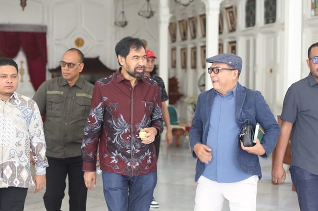 Foto: Juru Bicara Pemerintah Aceh Dr Nurlis Effendi bersama Gubernur Aceh, Muzakir Manaf Tulisan ini telah tayang di acehtrend.com dengan judul 