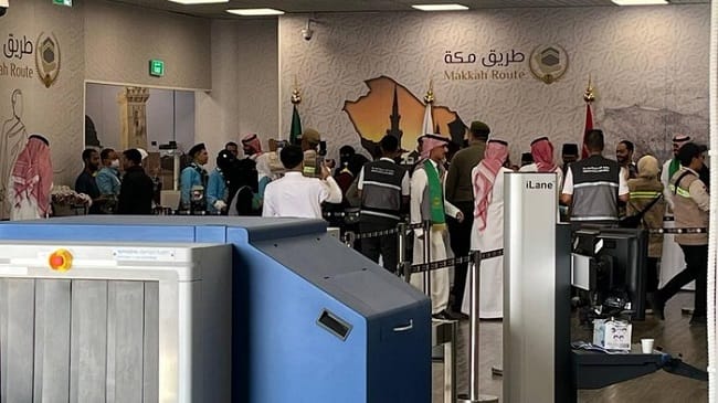 Arus kedatangan jemaah haji Indonesia gelombang I di Bandara Internasional Pangeran Mohammad bin Aziz, Madinah. Foto: Dok MCH 2026