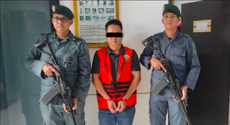 Gakkum Kemenhut Tahan WNA Vietnam Penyelundup 796 Kg Sisik Trenggiling di Pelabuhan Merak. Foto: Dok. Kemenhut