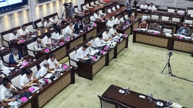 Menkeu Purbaya rapat di Komisi XI DPR (Matius Alfons/detikcom) Menkeu Purbaya rapat di Komisi XI DPR (Matius Alfons/detikcom)