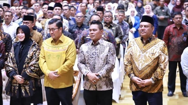 Bupati Aceh Besar H Muharram Idris (Syech Muharram), menghadiri Musrenbang RKPA Tahun 2027, di Anjong Mon Mata, Komplek Pendopo Gubernur Aceh, Kota Banda Aceh, Kamis (23/4/2026). FOTO/ PROKOPIM PEMKAB ACEH BESAR
