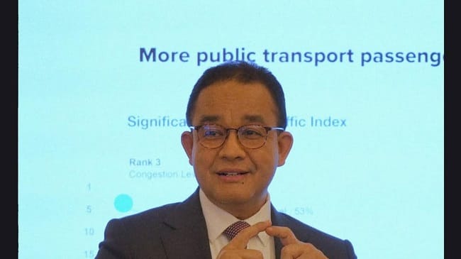 Mantan Gubernur DKI Jakarta Anies Baswedan ditemui usai Open House Lebaran 2026 di kediamannya, Lebak Bulus, Jakarta Selatan, Sabtu (21/3/2026).
