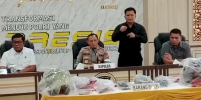 Kapolda Lampung Irjen Helfi Assegaf menjelaskan penangkapan terhadap pelaku yang tembak Bripka Anm Arya (Foto: Tommy Saputra)