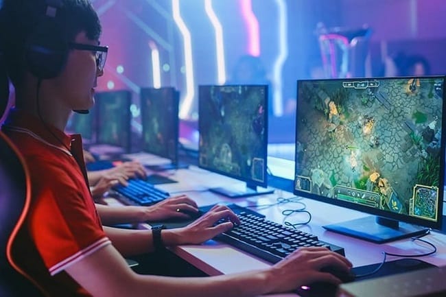 Ilustrasi pemain e-sports memainkan game MOBA.(Acer) Ilustrasi pemain e-sports memainkan game MOBA.(Acer)