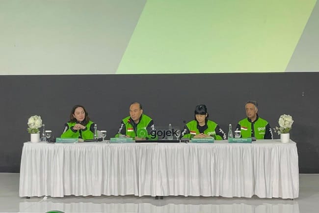 Konferensi pers PT GoTo Gojek Tokopedia Tbk (GOTO) terkait kebijakan pemerintah mengenai komisi pengemudi ojek online (ojol) di Kantor GoTo, Jakarta, Selasa (19/5/2026). (KOMPAS.com/YOHANA ARTHA ULY)