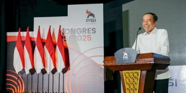 Presiden ke-7 RI, Joko Widodo beri sambutan dalam Kongrea PSI di Solo Presiden ke-7 RI, Joko Widodo beri sambutan dalam Kongrea PSI di Solo.