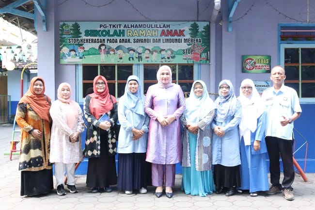 Yogyakarta – Bunda Pendidikan Anak Usia Dini (PAUD) Aceh, Ny. Marlina Muzakir, melakukan kunjungan kerja ke Kelompok Bermain (KB) Vanda Perta Rini yang berlokasi di Bromonilan, Purwomartani, Kalasan, Sleman, Selasa, 5 Mei 2026.