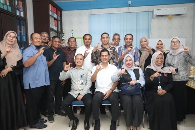 Sekda Nasir saat melakukan inspeksi mendadak di RSUD Cut Meutia Lhokseumawe, Kamis malam (7/5/2026).