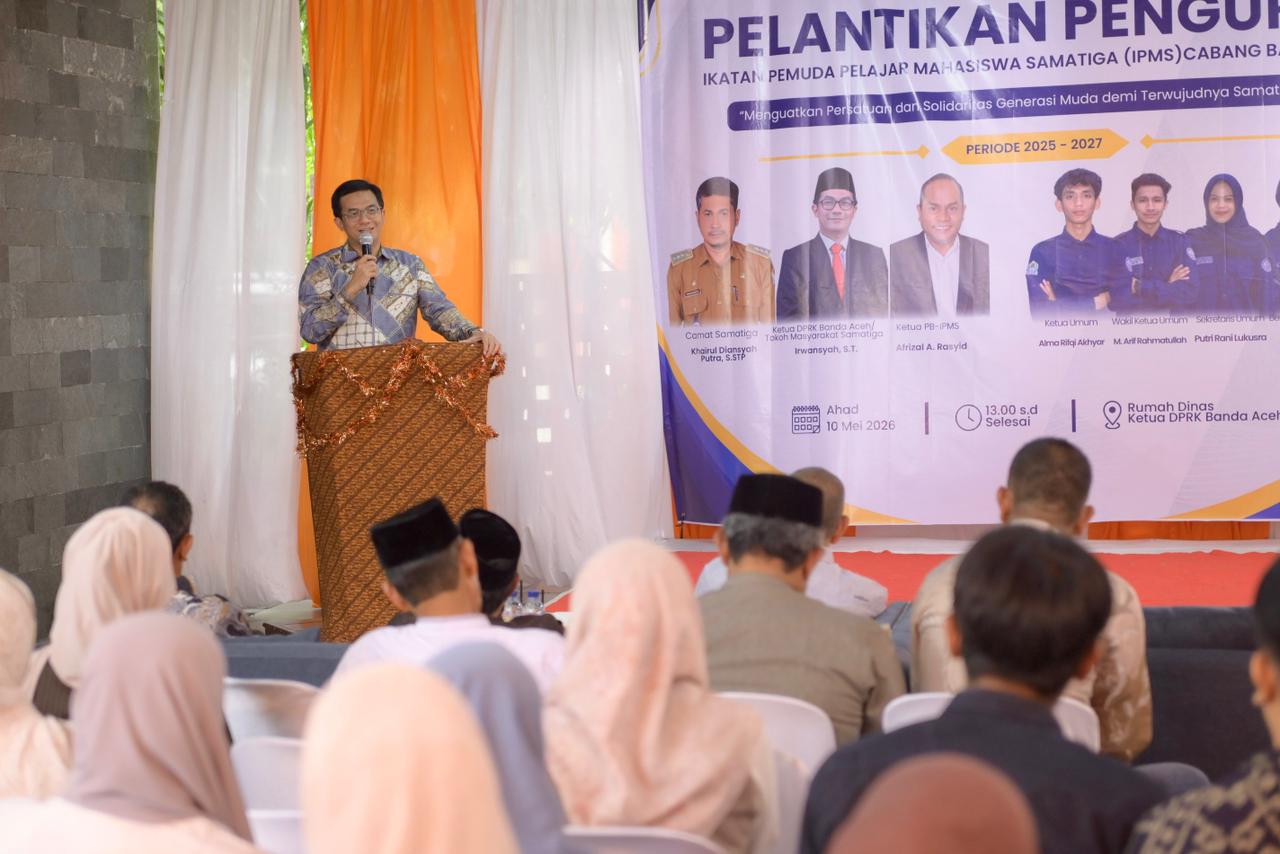Ketua DPRK Banda Aceh, Irwansyah, memberikan motivasi kepada para pengurus IPMS Cabang Banda Aceh periode 2025–2027. Foto: Humas