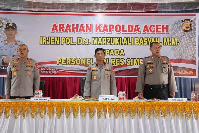 Kapolda Aceh Irjen Pol. Drs. Marzuki Ali Basyah, M. M, melaksanakan kunjungan kerja Ke Polres Simeulue. Kapolda Aceh Irjen Pol. Drs. Marzuki Ali Basyah, M. M, melaksanakan kunjungan kerja Ke Polres Simeulue.