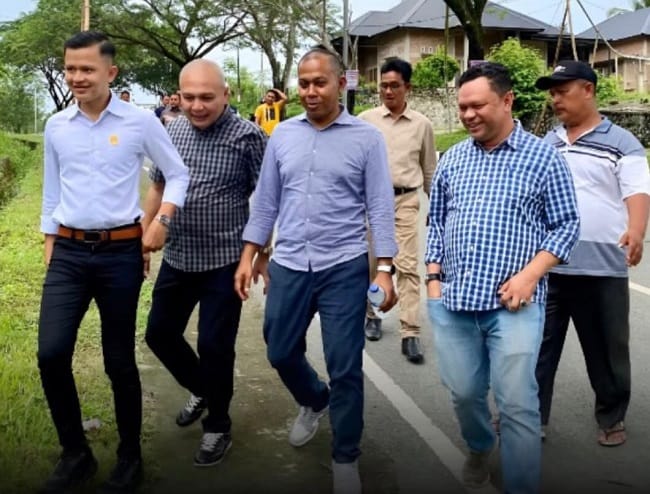 Anggota Banleg DPRK Aceh Besar bersama jajaran PDAM Tirta Mountala Aceh Besar meninjau lokasi pembangunan WTP Seulimuem di Gampong Seuneubok, Kecamatan Seulimuem, Aceh Besar, Kamis (14/5/2026). FOTO/ MC ACEH BESAR
