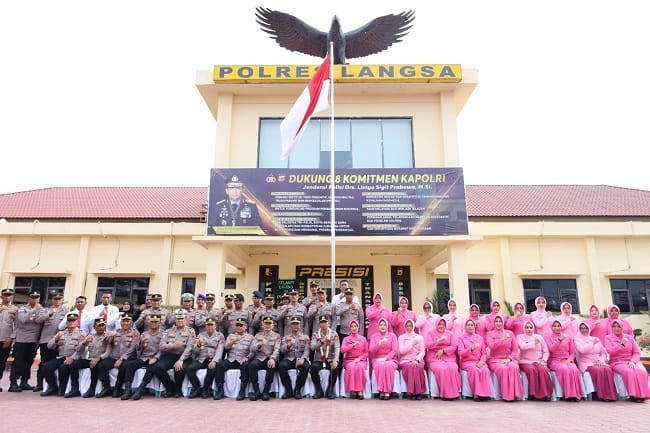 Kapolda Aceh Irjen Pol. Drs. Marzuki Ali Basyah, M. M, melaksanakan kunjungan kerja Ke Polres Langsa. Kapolda Aceh Irjen Pol. Drs. Marzuki Ali Basyah, M. M, melaksanakan kunjungan kerja Ke Polres Langsa.
