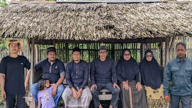 Keluarga besar almarhum Teungku Bantaqiah. FOTO/Istimewa
