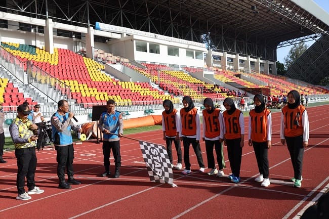 Kapolda Aceh Irjen Pol. Drs. Marzuki Alibasyah, M.M., meninjau langsung pelaksanaan ujian kemampuan jasmani seleksi penerimaan Taruna Akpol Tahun Anggaran 2026 di Stadion Harapan Bangsa, Banda Aceh, Kamis (21/5/2026). Foto: Dok. Istimewa Kapolda Aceh Irjen Pol. Drs. Marzuki Alibasyah, M.M., meninjau langsung pelaksanaan ujian kemampuan jasmani seleksi penerimaan Taruna Akpol Tahun Anggaran 2026 di Stadion Harapan Bangsa, Banda Aceh, Kamis (21/5/2026). Foto: Dok. Istimewa