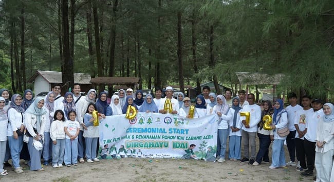 Foto bersama pada perayaan HUT ke-17 IDAI Cabang Aceh, di Pantai Krueng Koeng, Leupung, Aceh Besar, Minggu (24/5/2026). FOTO/ MC ACEH BESAR Foto bersama pada perayaan HUT ke-17 IDAI Cabang Aceh, di Pantai Krueng Koeng, Leupung, Aceh Besar, Minggu (24/5/2026). FOTO/ MC ACEH BESAR