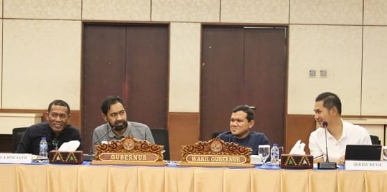 RAPAT KOORDINASI KONSULTASI - Gubernur Aceh, Muzakir Manaf, di dampingi wakil Gubernur Aceh Fadhlullah, Sekda Aceh M. Nasir serta Ketua DPRA, Zulfadhli rapat koordinasi konsultasi & pertimbangan DPRA terhadap perubahan Undang-undang No. 11 Tahun 2006 Tentang Pemerintahan Aceh, di Aula Badan Penghubung Pemerintah Aceh, Jakarta, Minggu, (24/5/2026) RAPAT KOORDINASI KONSULTASI - Gubernur Aceh, Muzakir Manaf, di dampingi wakil Gubernur Aceh Fadhlullah, Sekda Aceh M. Nasir serta Ketua DPRA, Zulfadhli rapat koordinasi konsultasi & pertimbangan DPRA terhadap perubahan Undang-undang No. 11 Tahun 2006 Tentang Pemerintahan Aceh, di Aula Badan Penghubung Pemerintah Aceh, Jakarta, Minggu, (24/5/2026)